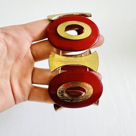 70s Vintage Red Resin / Goldtone Metal Stretch Statement Bracelet Modernist - Picture 6 of 11